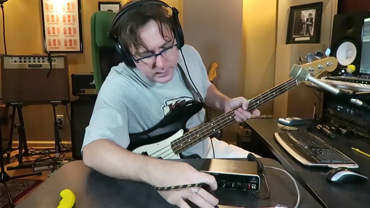 Behringer U-Phoria UMC22 Unboxing, Review, and Sample Project