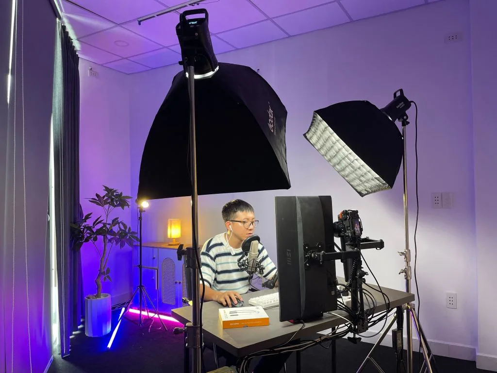 tai-sao-can-mua-den-led-chuan-studio