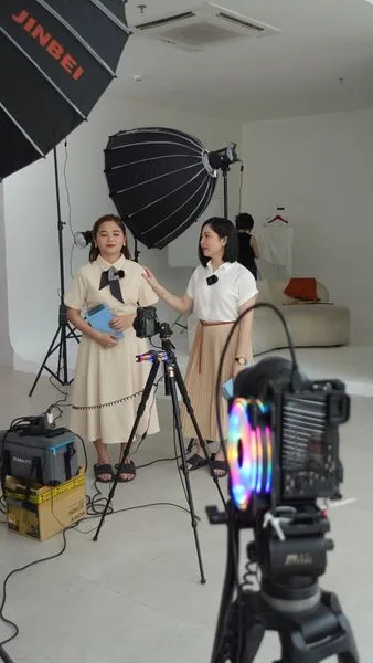 Thuê dịch vụ livestream bán hàng hay đầu tư hẳn 1 phòng livestream