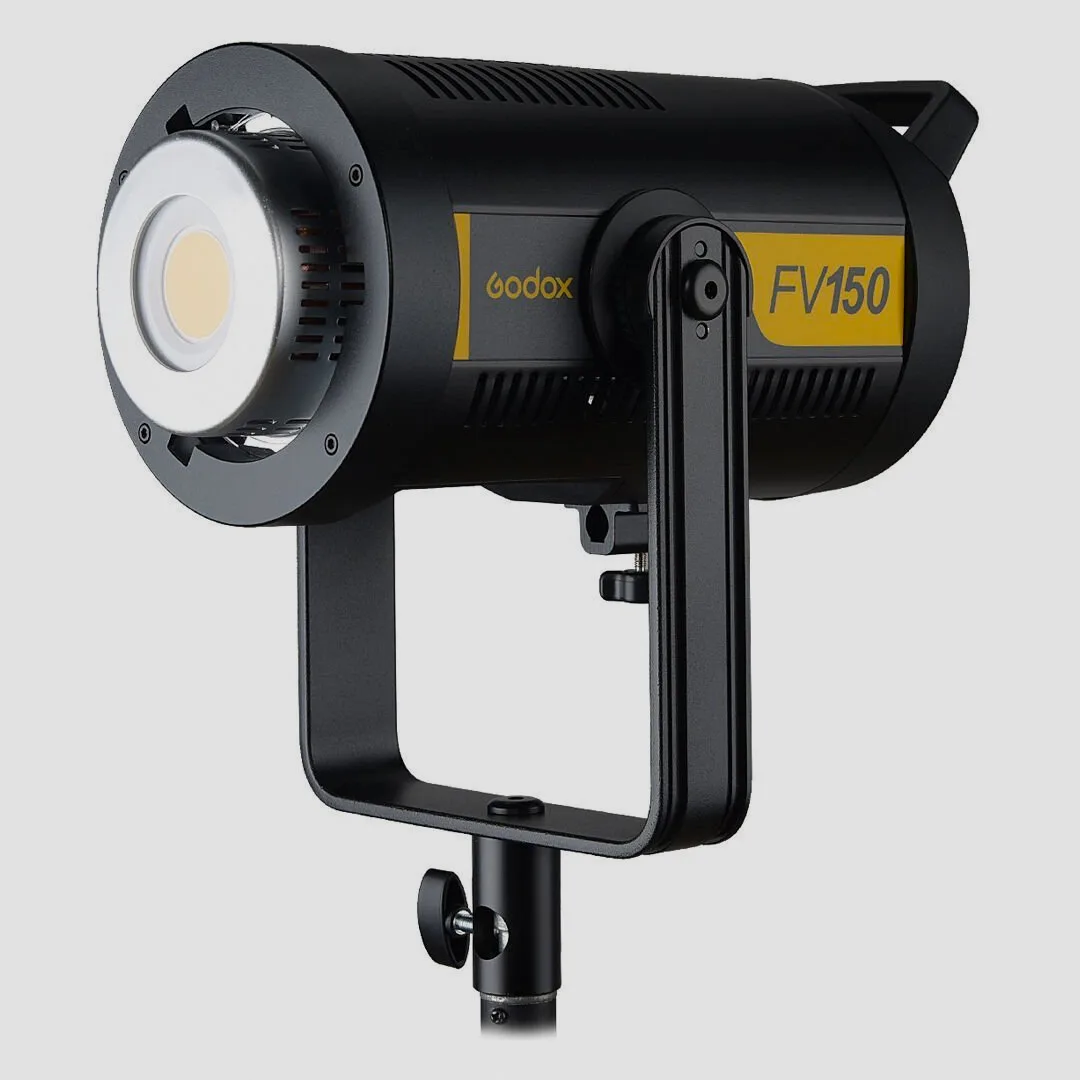 2-den-led-chup-hinh-godox-fv150