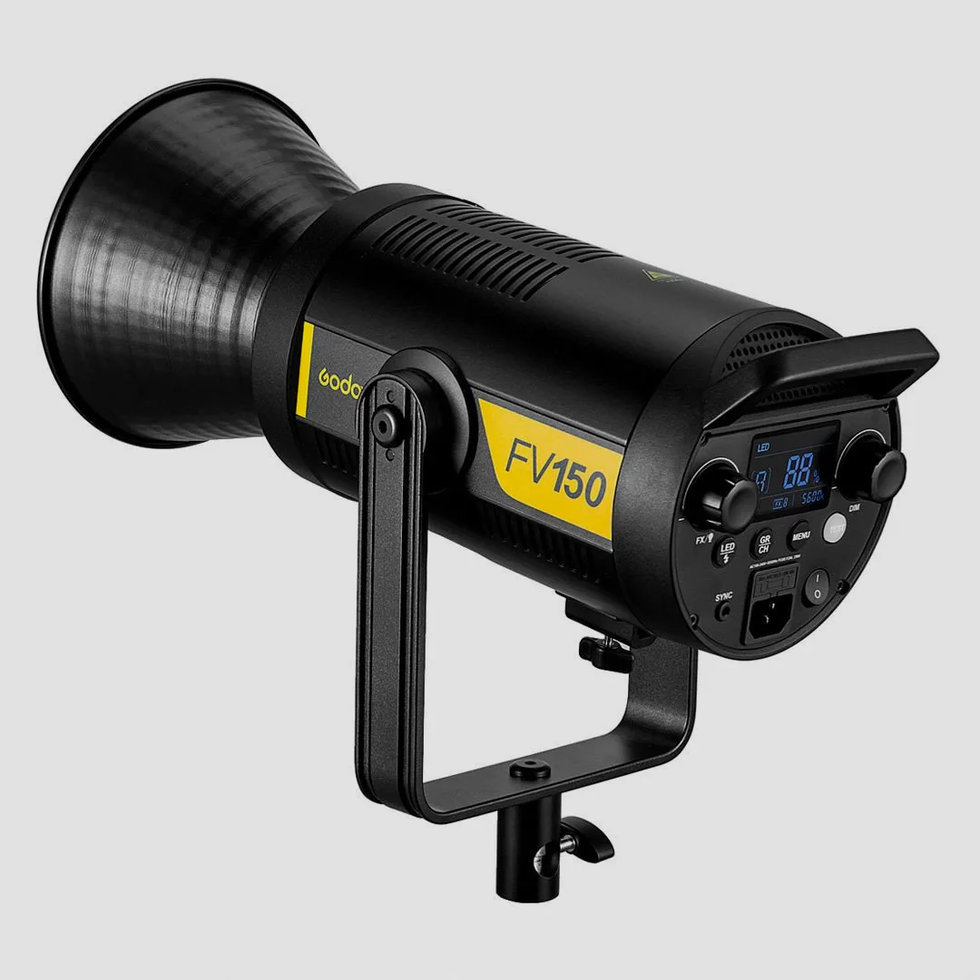 3-den-led-chup-hinh-godox-fv150