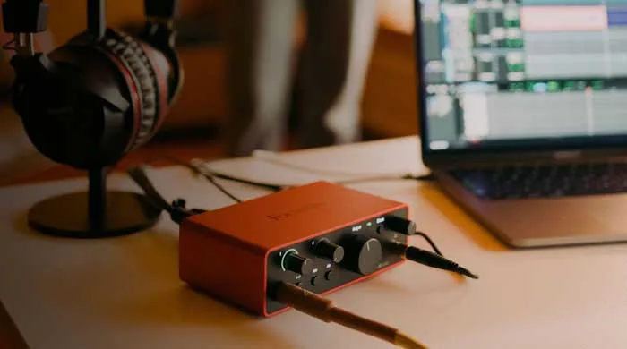 Sound card Focusrite Scarlett 4i4 4rd (Gen) - Sound card thu âm