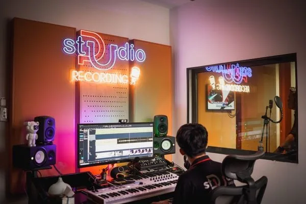 dich-vu-thu-am-bai-hat-tai-phong-thu-am-pustudio-go-vap
