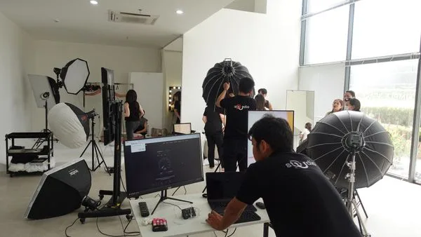 Thuê dịch vụ livestream bán hàng hay đầu tư hẳn 1 phòng livestream