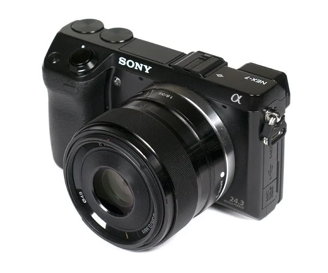 Ống Kính Sony SEL 35mm F/1.8 OSS