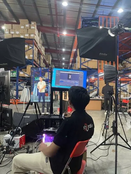 Team kỹ thuật Pustudio trực livestream