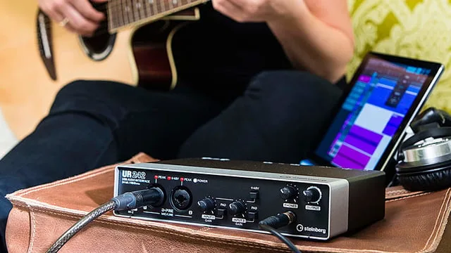 Sound card Steinberg UR242 - Sound card thu âm