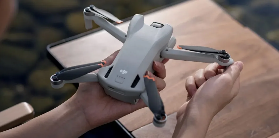 Thiết bị bay không người lái DJI Flycam DJI Mini 3 (GL) MT3PD kèm điều khiển RC231